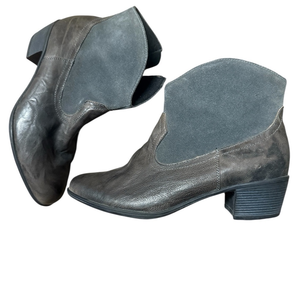 Munro 8.5 EUC “Laramie” Gray & Blue Leather and Suede Ankle Boots